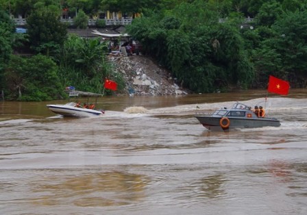 Việt-Trung tuần tra chung trên sông Hồng trong ngày đầu năm mới - ảnh 1